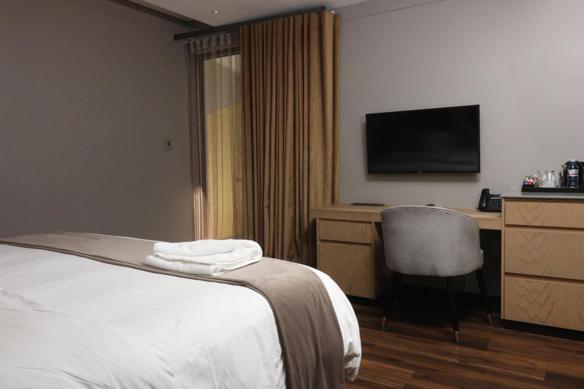 Happy Valley Hotel And Casino 에즐위니 외부 사진